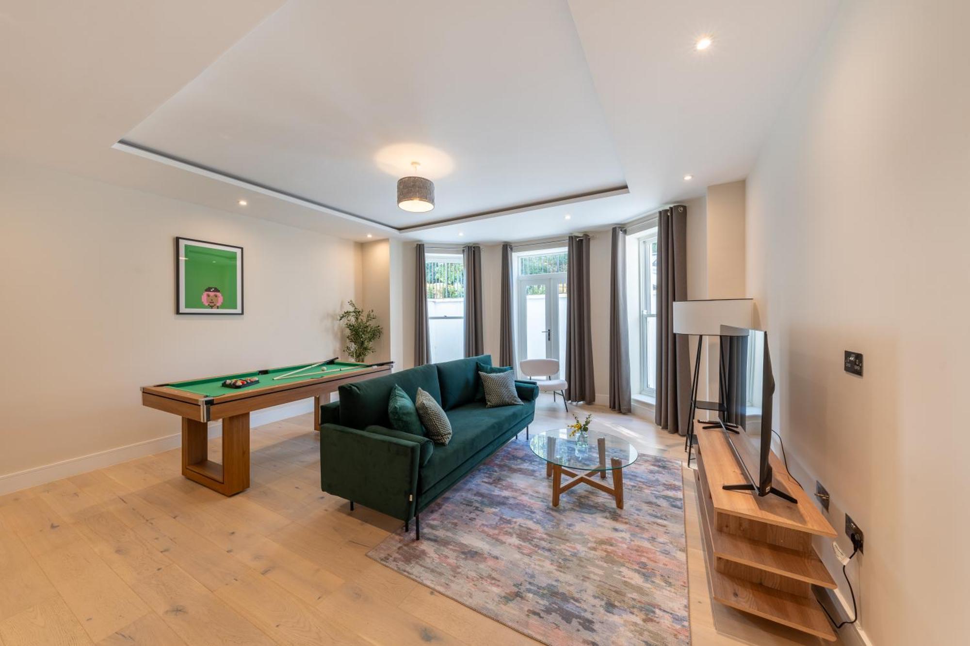 Apartment Newlands Punks By Artsy London