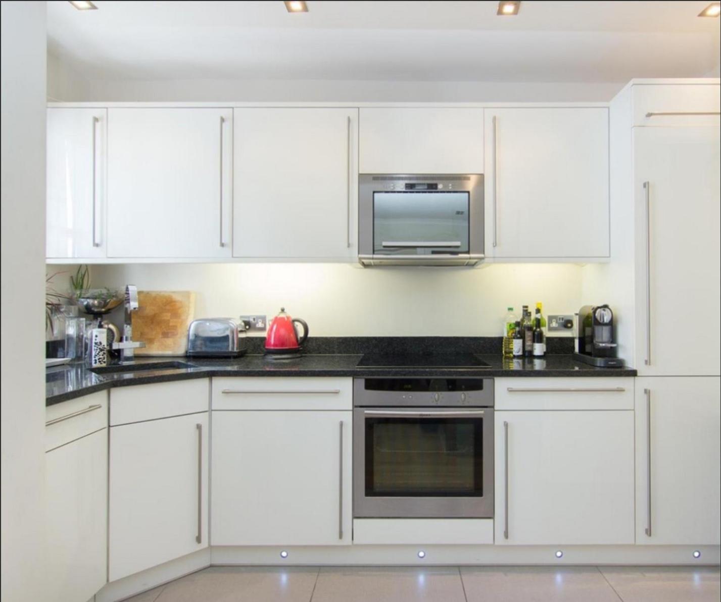 Apartment Apartment-sleeps 4-98 Walking Score