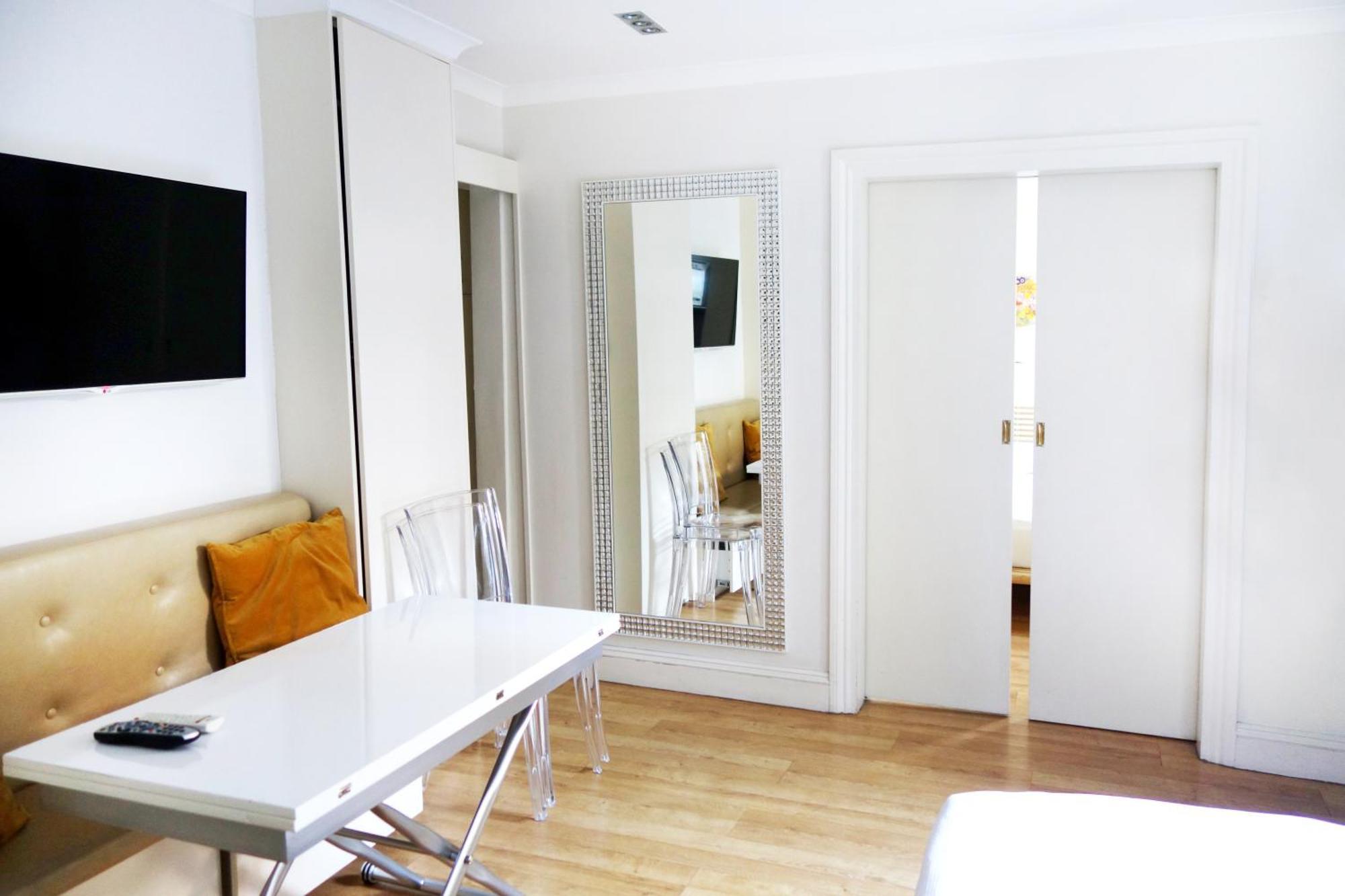 Apartment-sleeps 4-98 Walking Score Apartment *