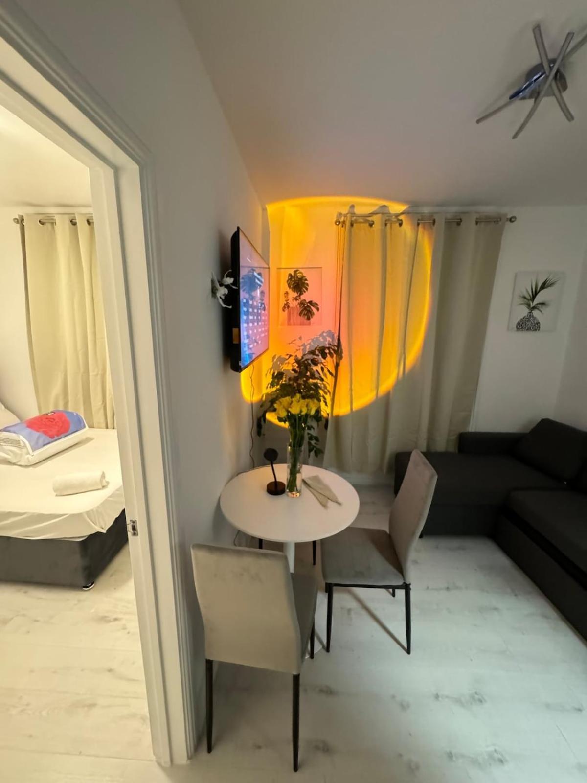 One Bedroom Flat Victoria *