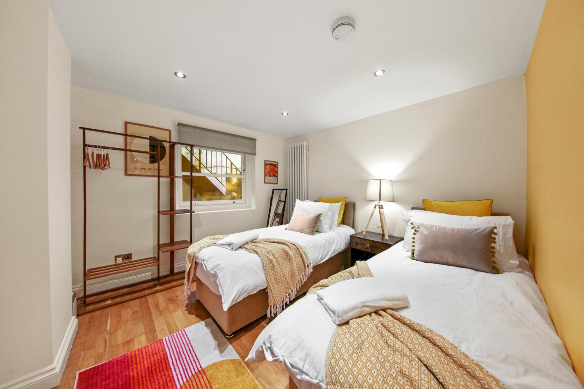 Stylish In Euston And Near Camden With Private Roof Terrace London