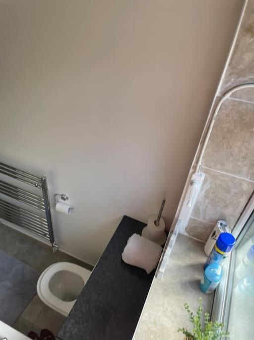 Two Bed Comfy And Private Apartment London