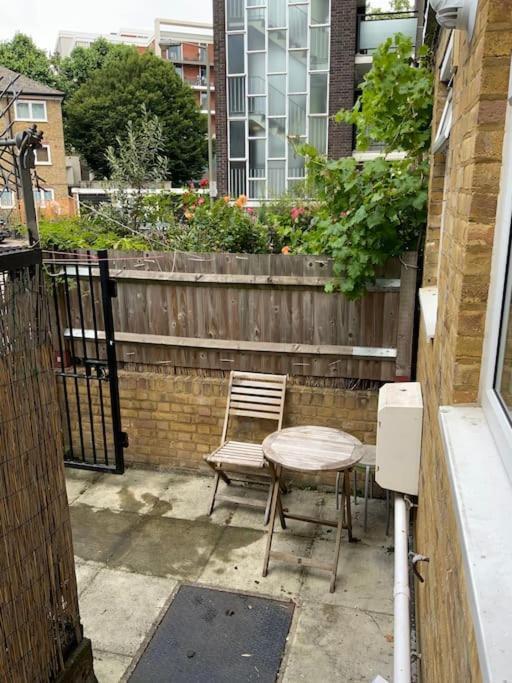 Two Bed Comfy And Private * London