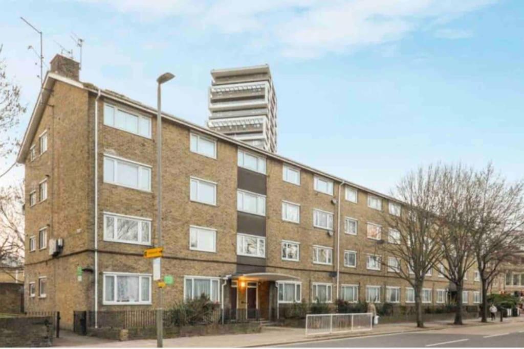 Two Bed Comfy And Private Apartment London
