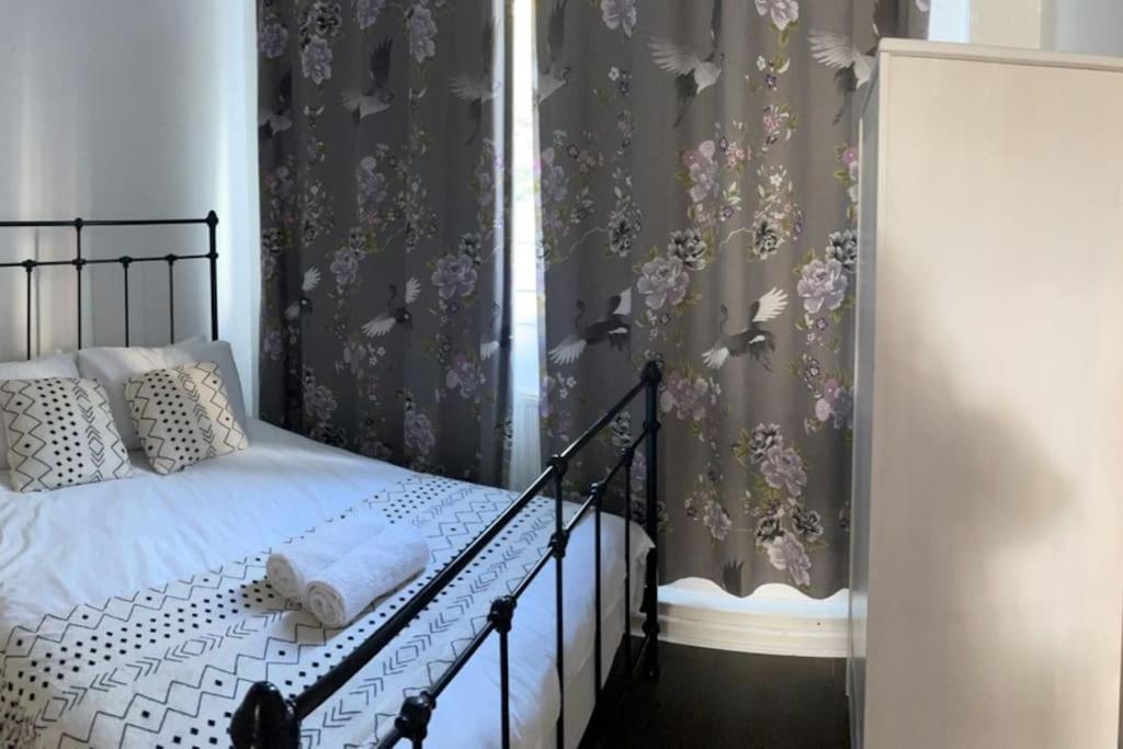 Two Bed Comfy And Private London