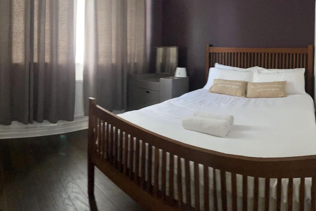 Two Bed Comfy And Private * London