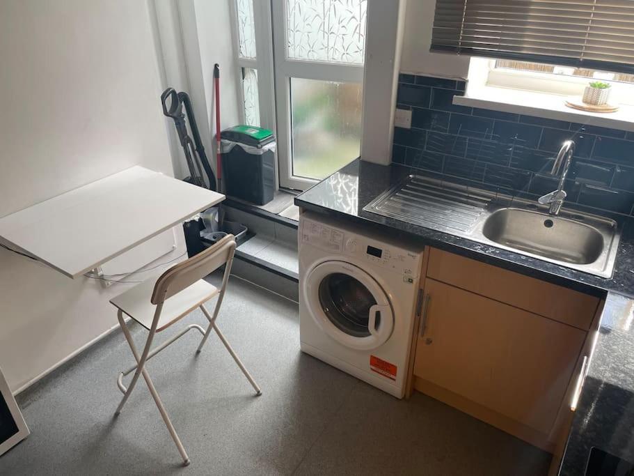 Two Bed Comfy And Private Apartment