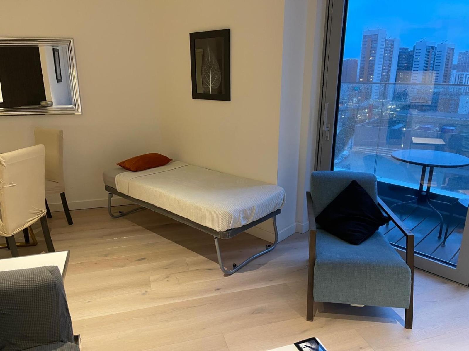 Luxury In Canary Wharf Centre With Private Balcony, And 360 Skyline View *