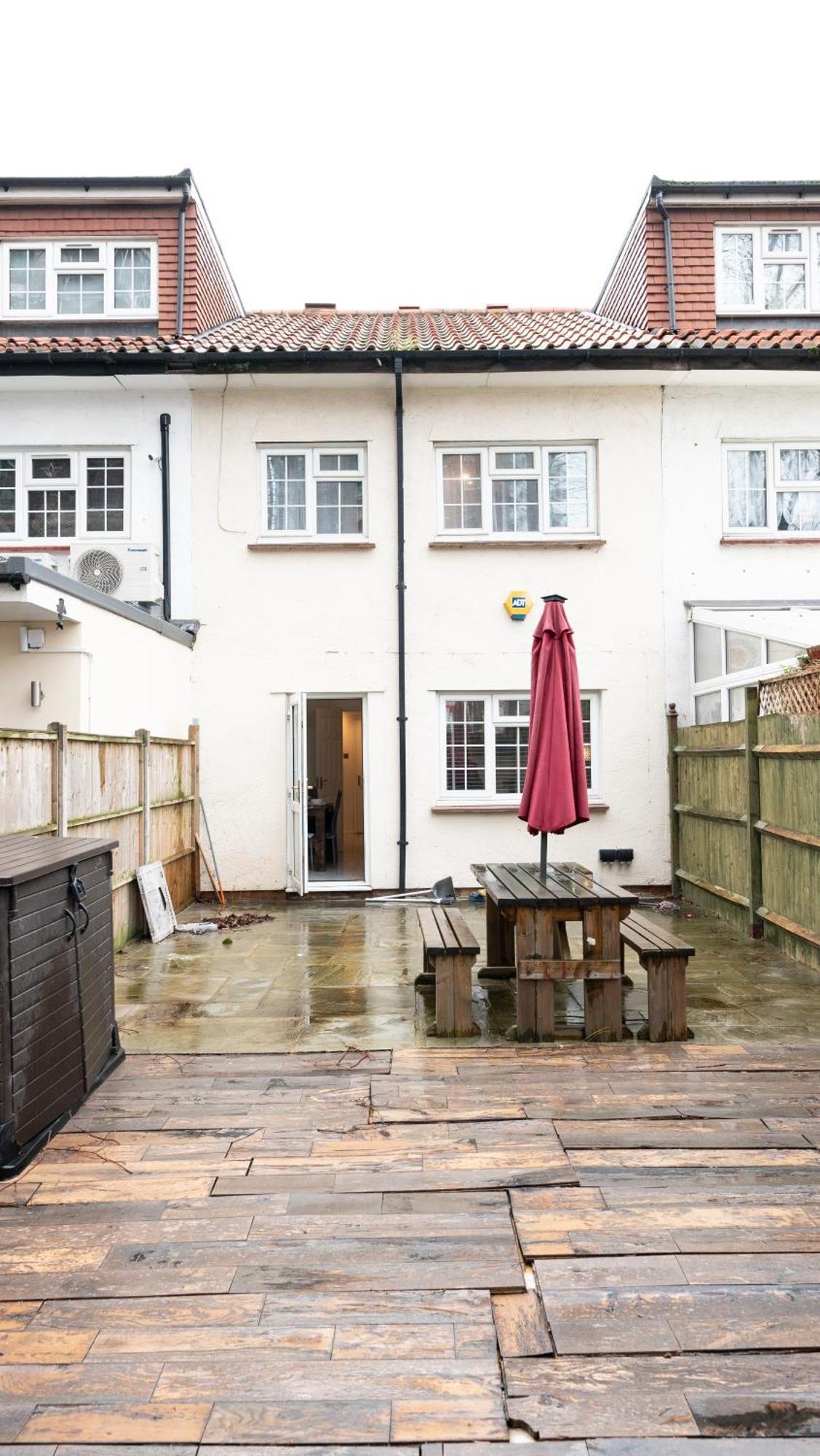Beautiful 2 Large Bedroom House In Zone 2 Apartment