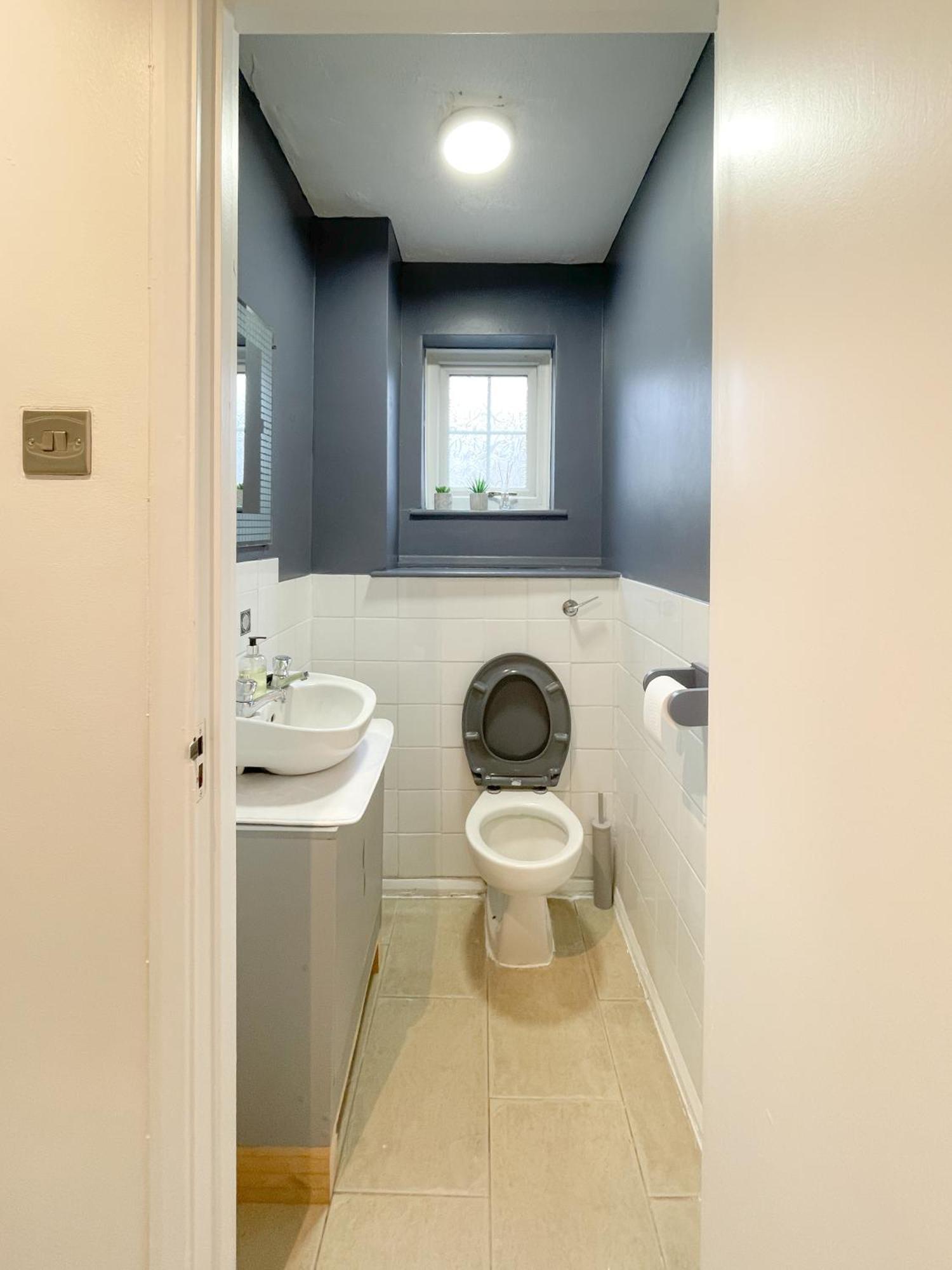 Beautiful 2 Large Bedroom House In Zone 2 Apartment *