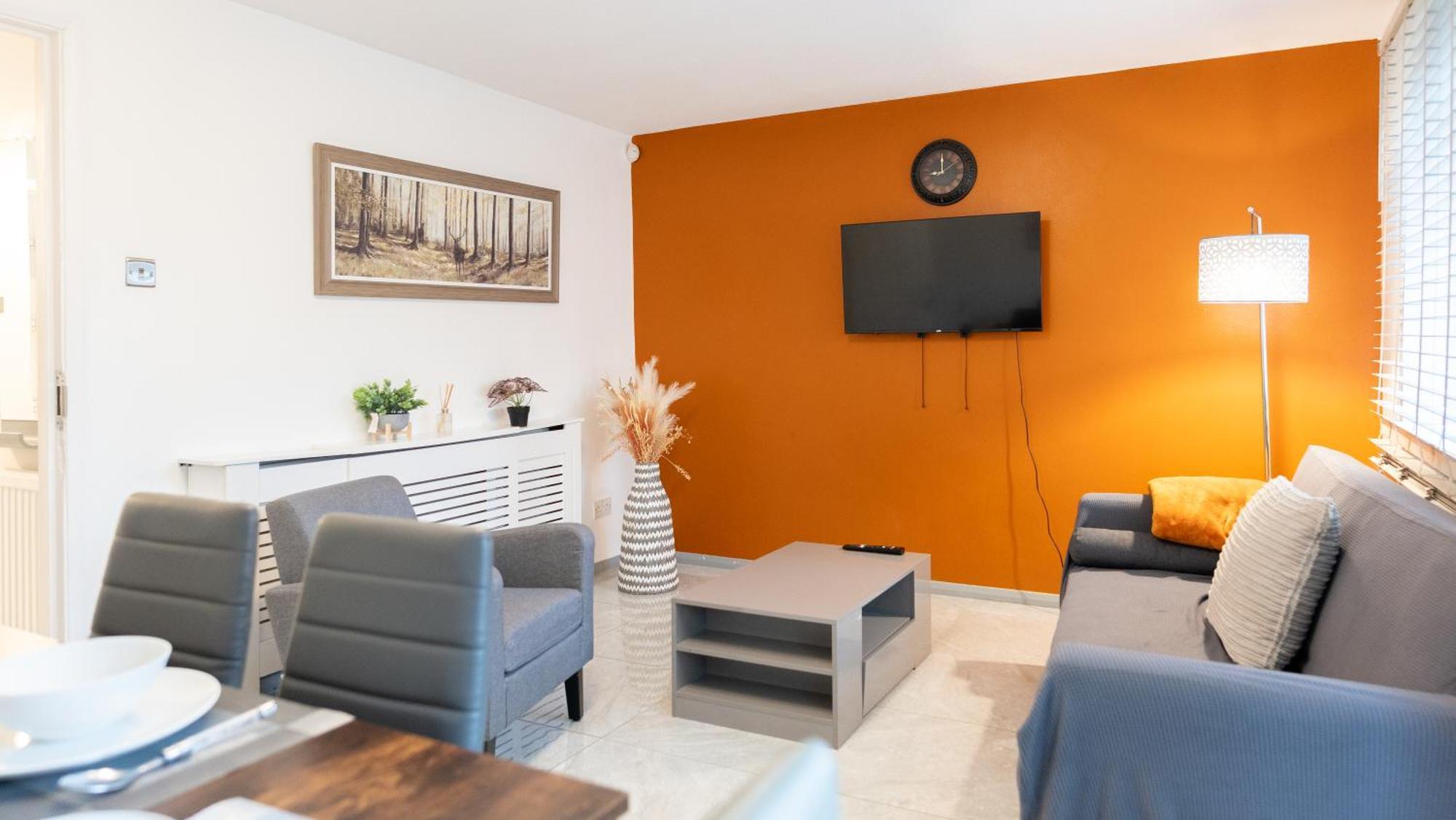 Beautiful 2 Large Bedroom House In Zone 2 Apartment