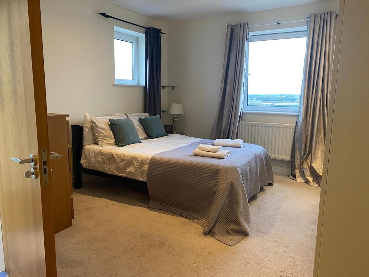 Apartment 2 Bedroom By The River Thames *