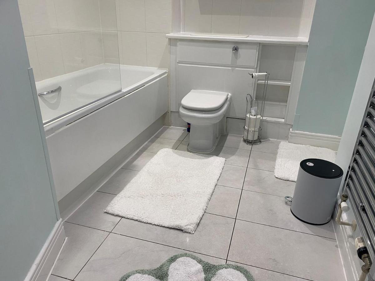2 Bedroom By The River Thames *