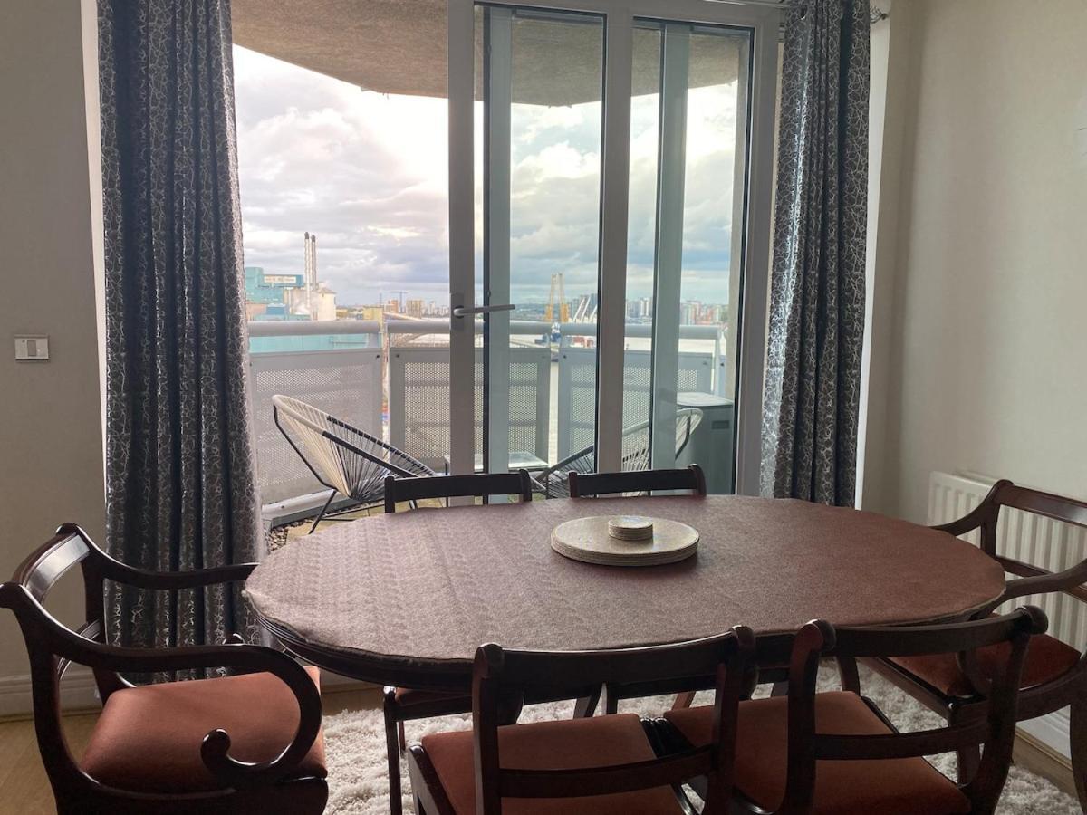 2 Bedroom By The River Thames London