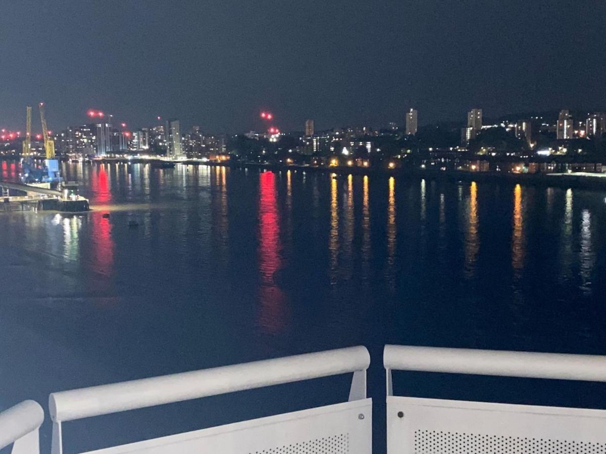 Apartment 2 Bedroom By The River Thames *