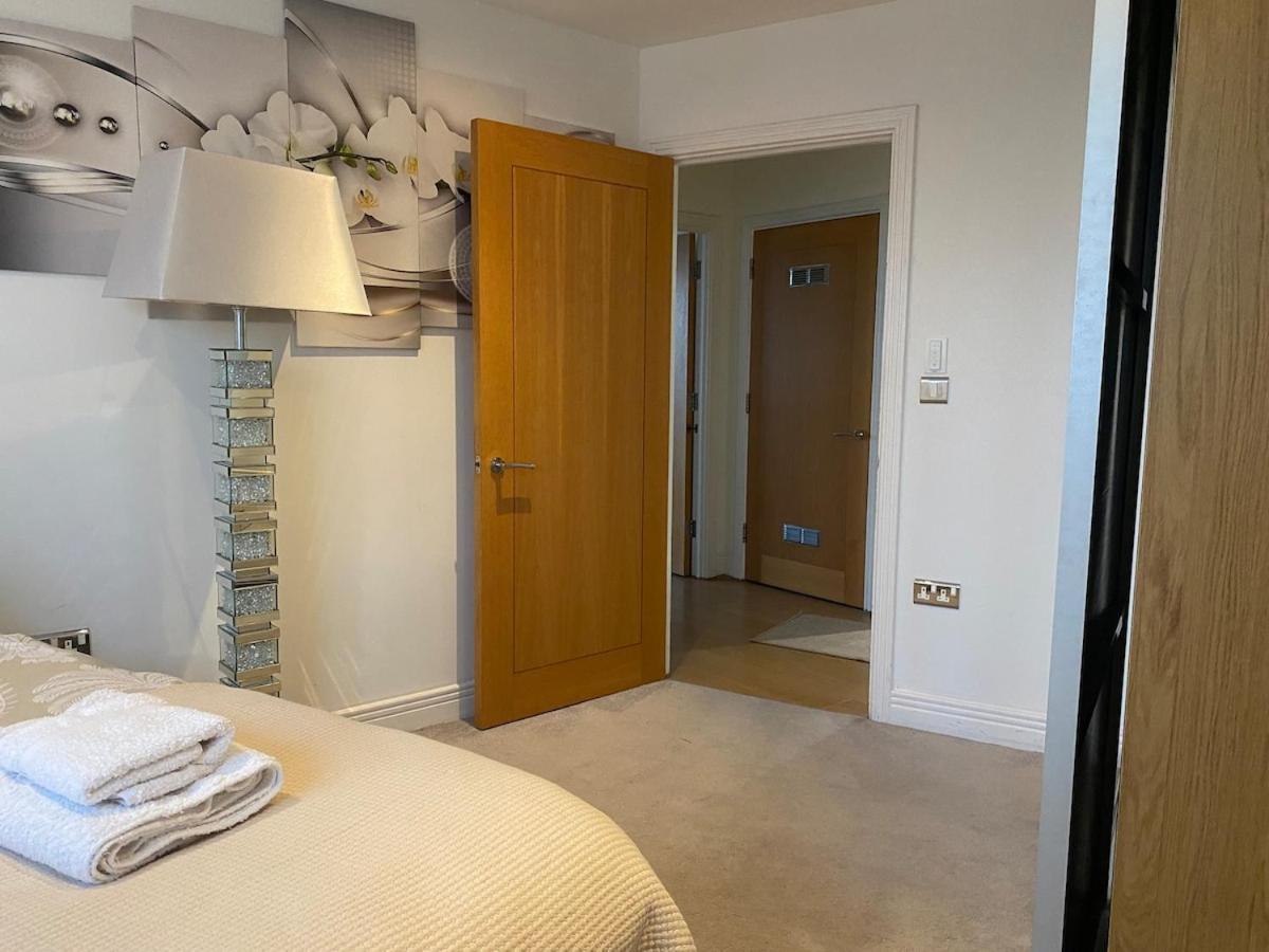 2 Bedroom By The River Thames *