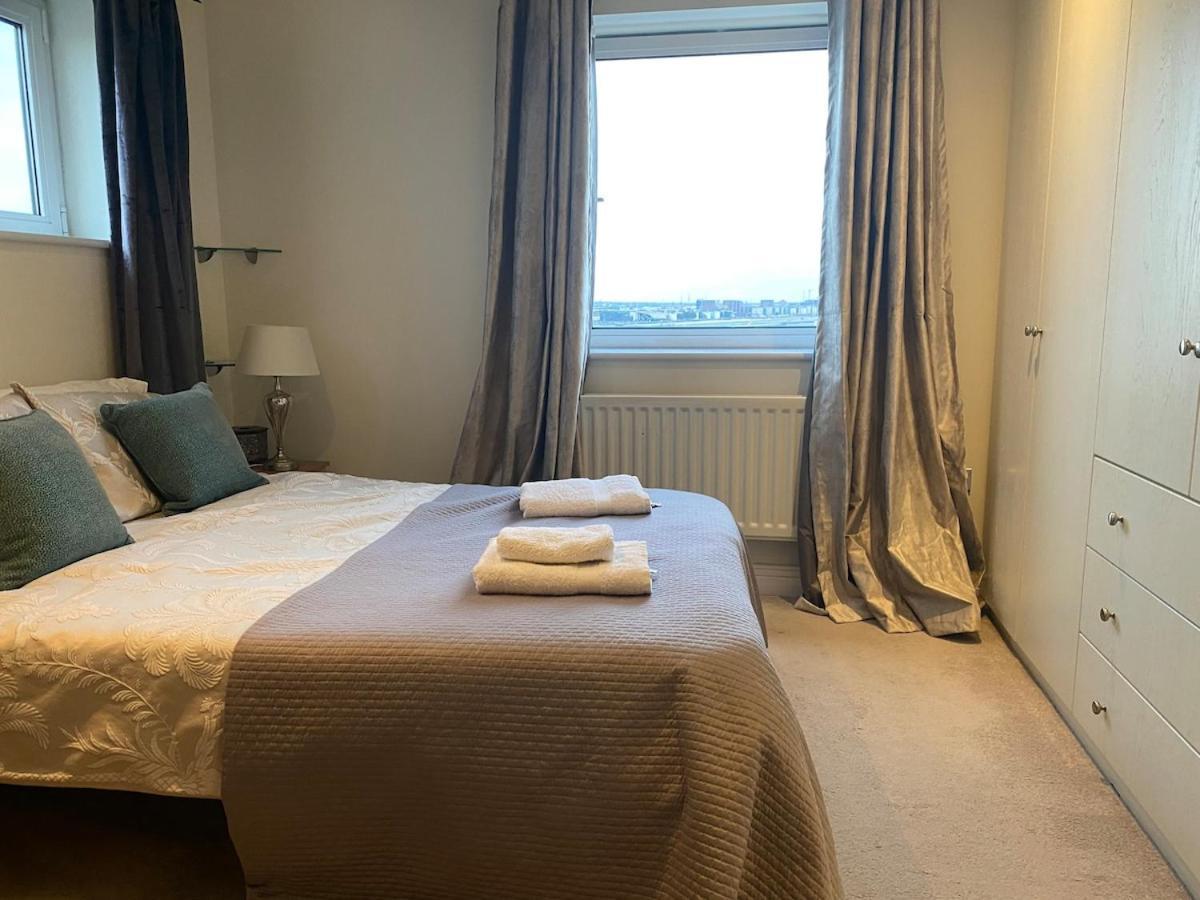 2 Bedroom By The River Thames London