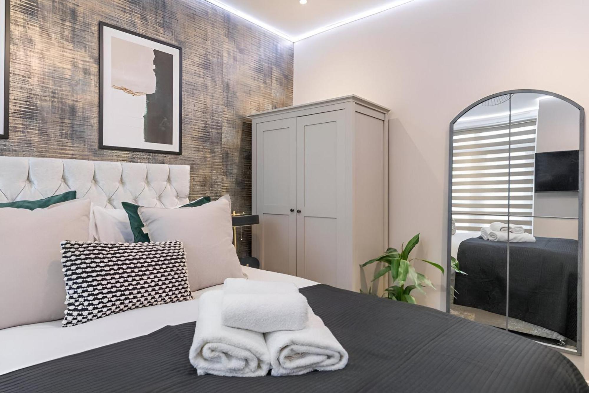Stunning Flat With Jacuzzi Bath London