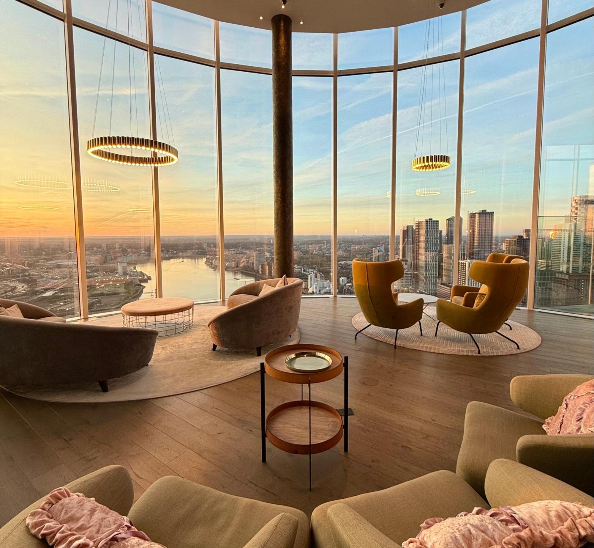 Apartment Luxury In Canary Wharf Centre With Private Balcony, And 360 Skyline View London