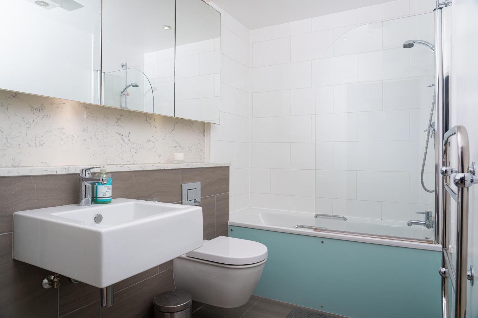 Bridge Escape - 2 Bed 2 Bath Near Landmarks
