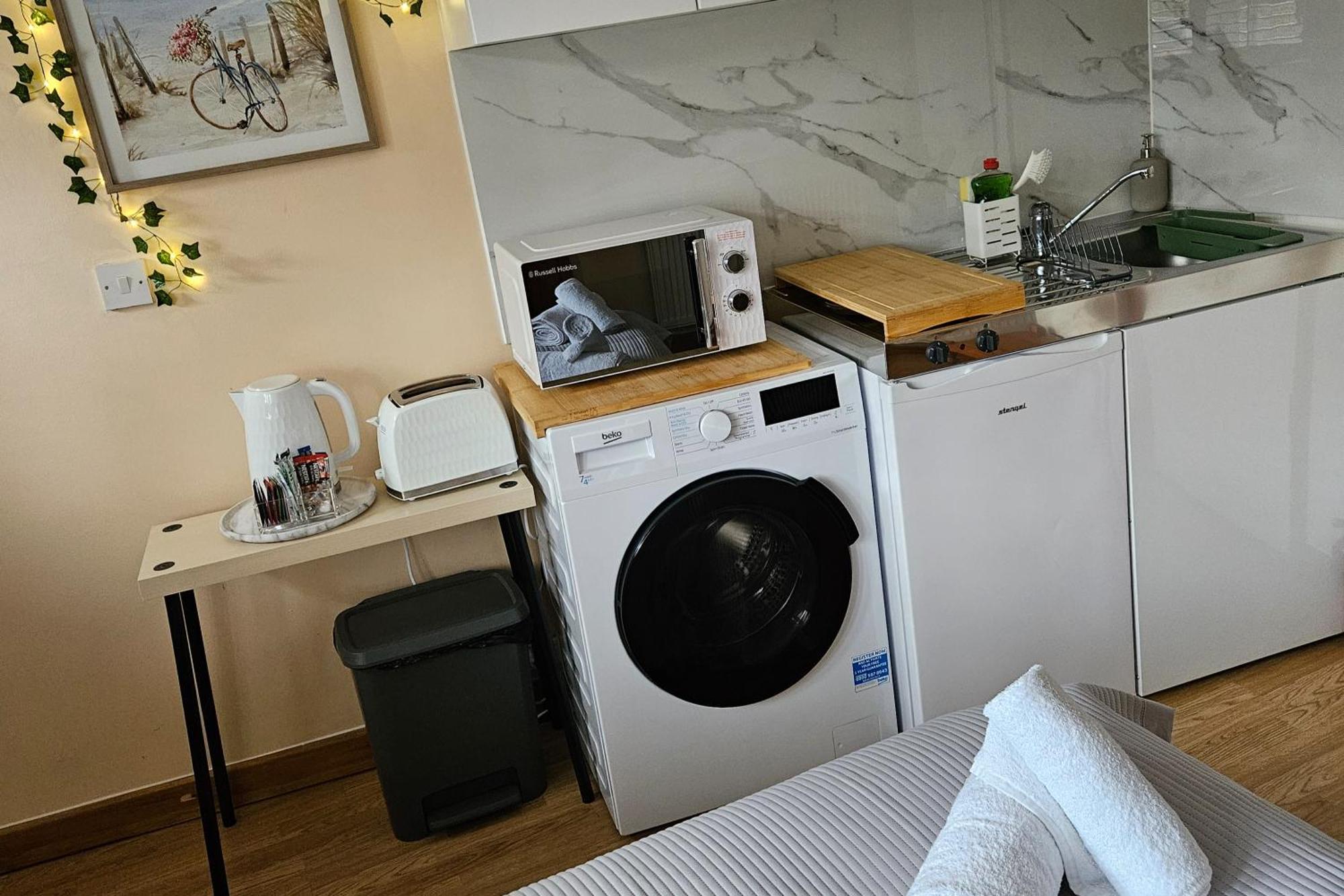 Cockfosters - - Sleeps 3 - Near Underground London