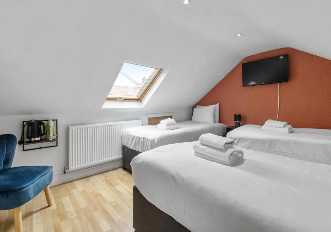 Experience Comfort & Style Cosy Private In Roundway Apartment London