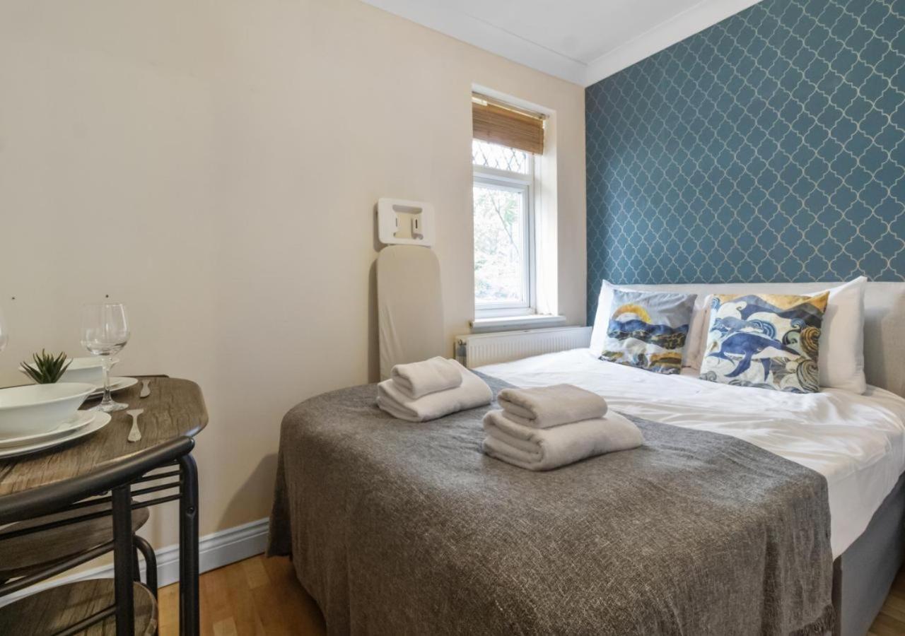 Apartment Experience Comfort & Style Cosy Private In Roundway London