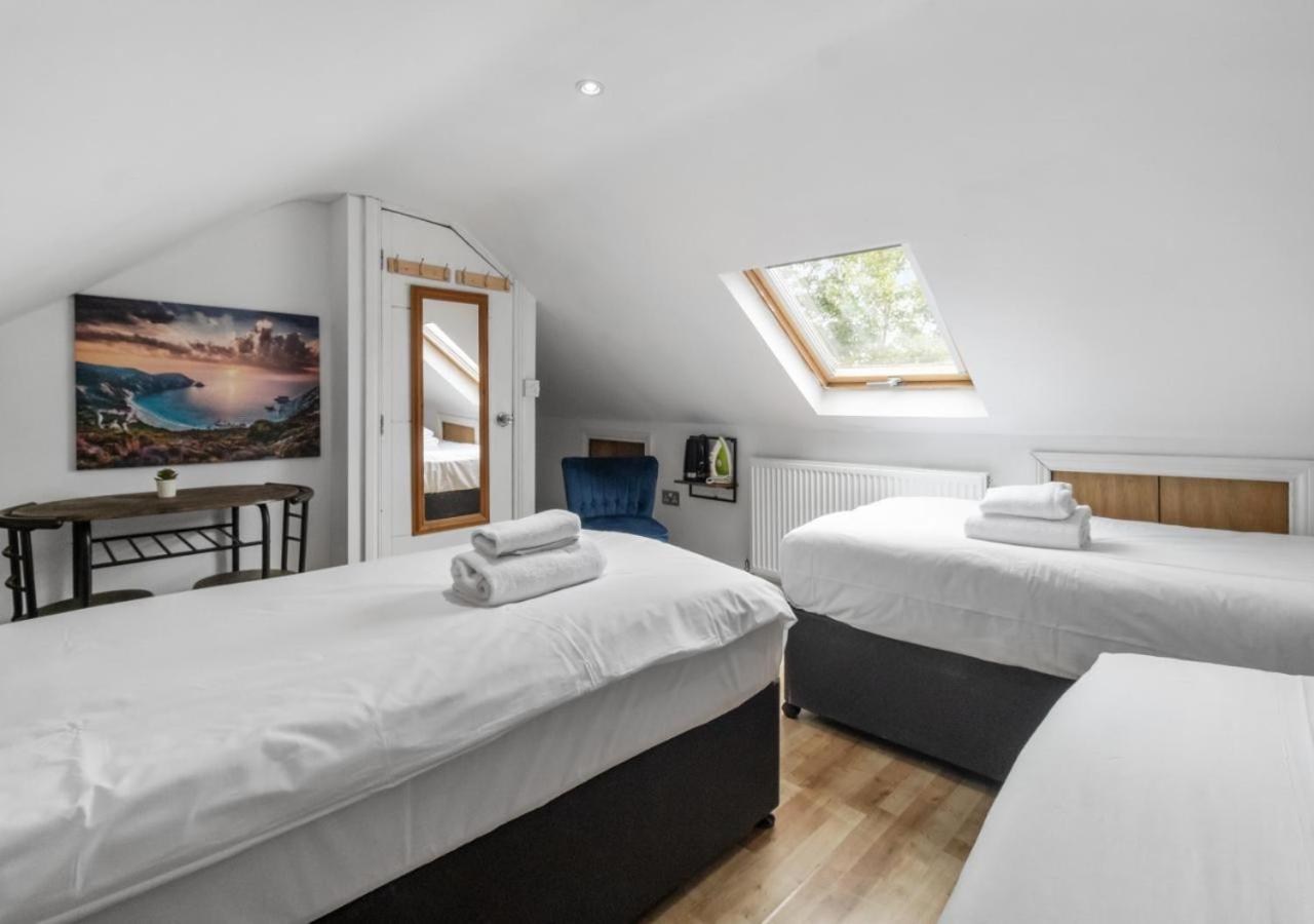 Experience Comfort & Style Cosy Private In Roundway London