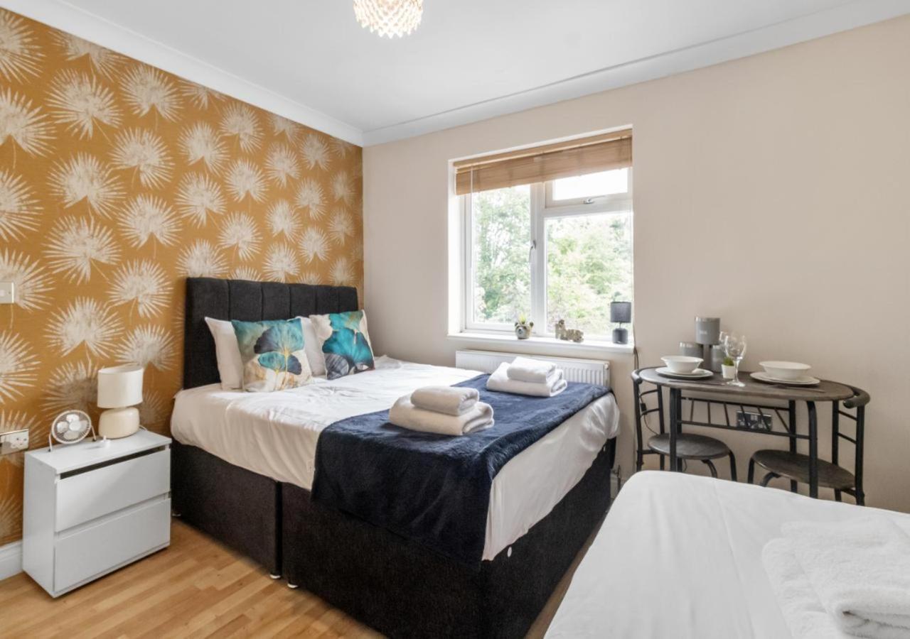 Experience Comfort & Style Cosy Private In Roundway Apartment *