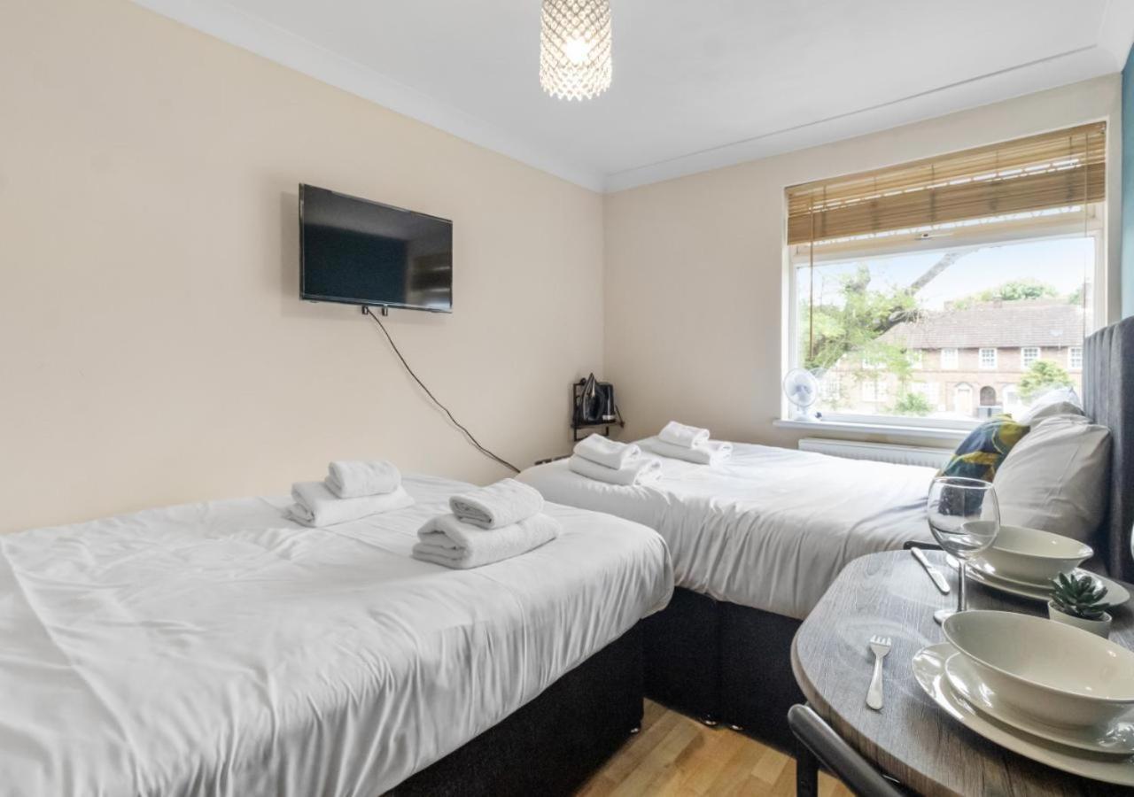 Apartment Experience Comfort & Style Cosy Private In Roundway London