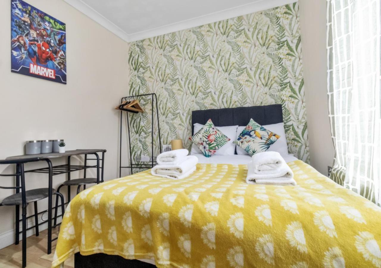 Experience Comfort & Style Cosy Private In Roundway London