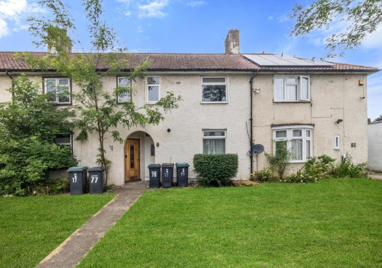 Experience Comfort & Style Cosy Private In Roundway Apartment