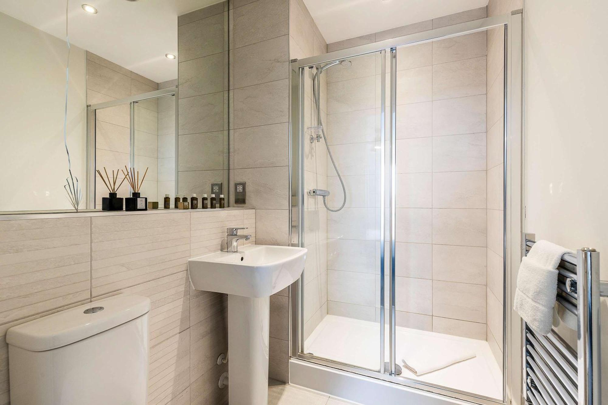 3br Poplar Views Of Canary Wharf Londres