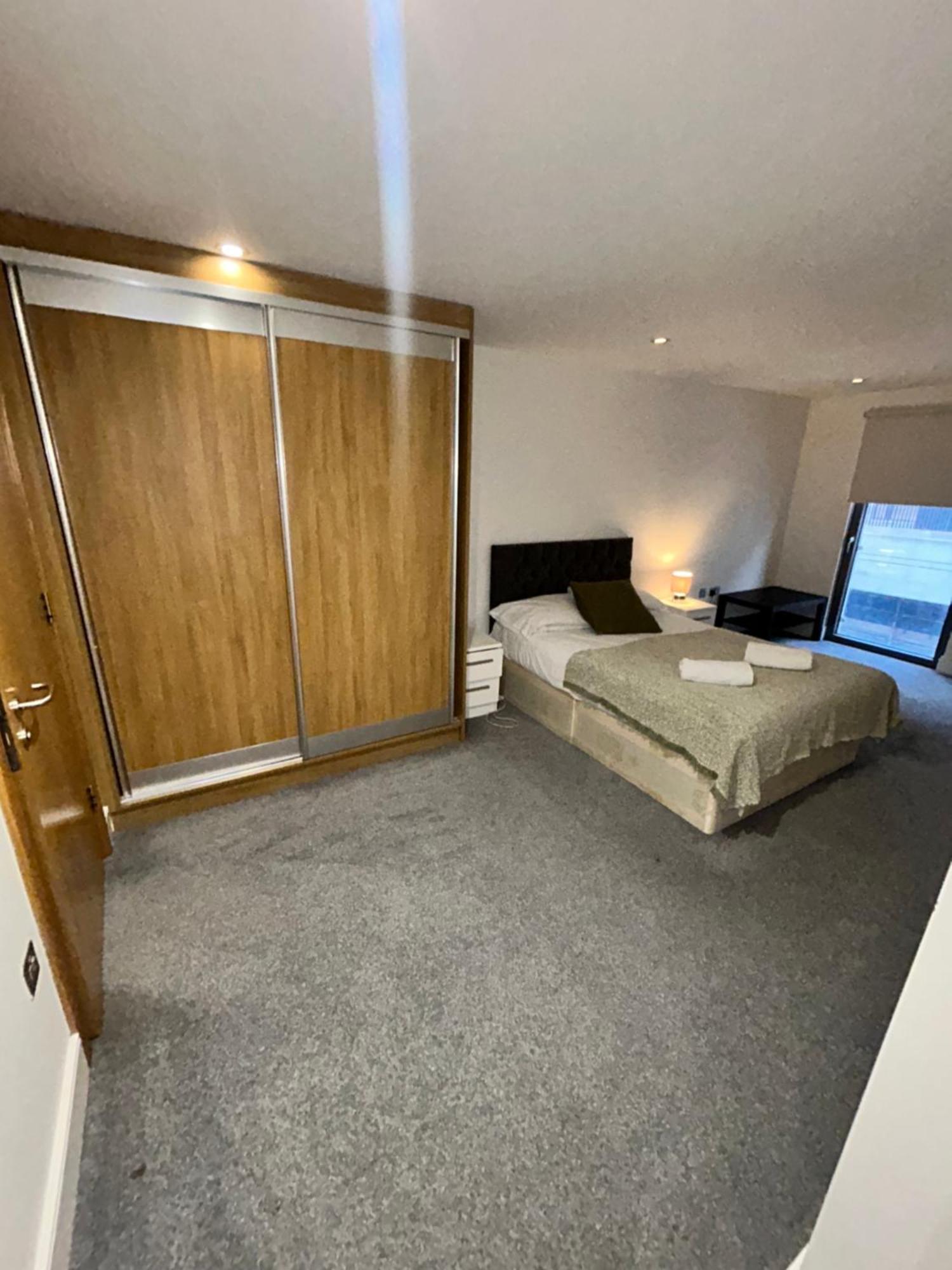 Bright And Modern 3 Bed Hyde Park Apartment
