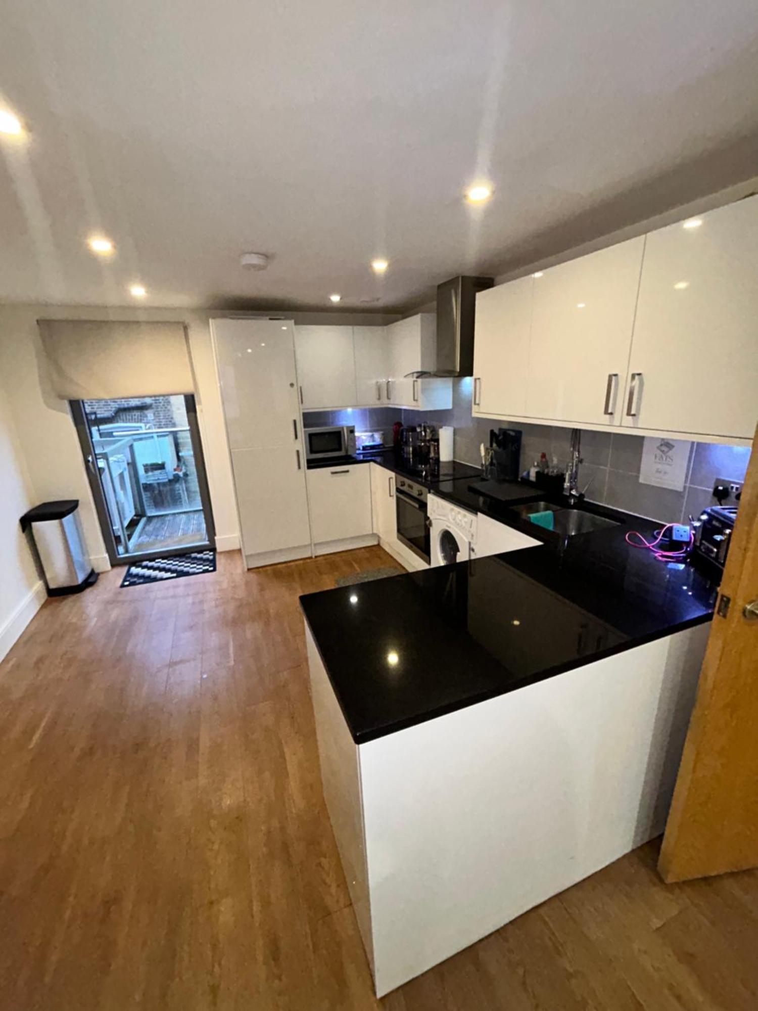 Bright And Modern 3 Bed Hyde Park London
