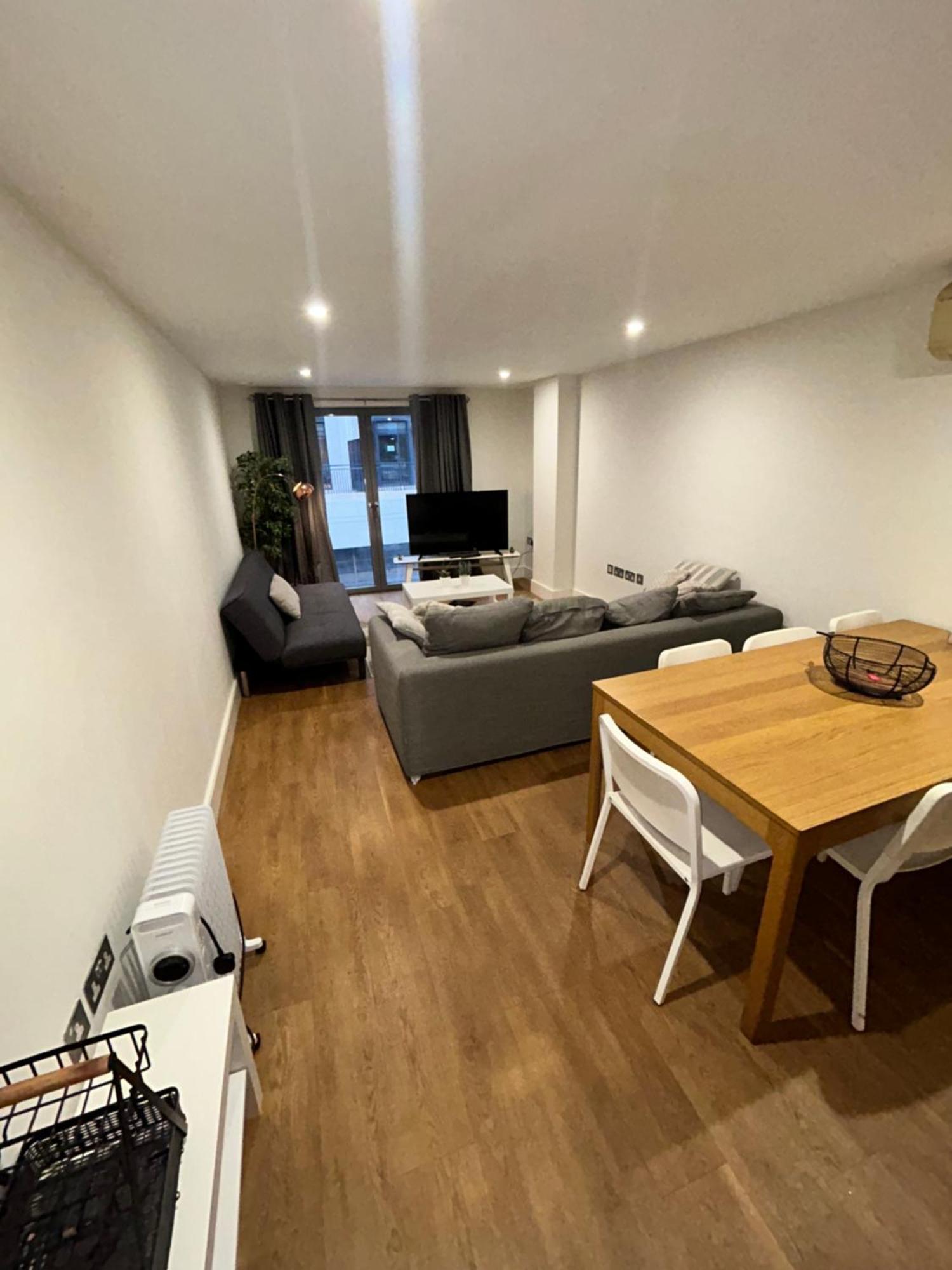 Bright And Modern 3 Bed Hyde Park Apartment