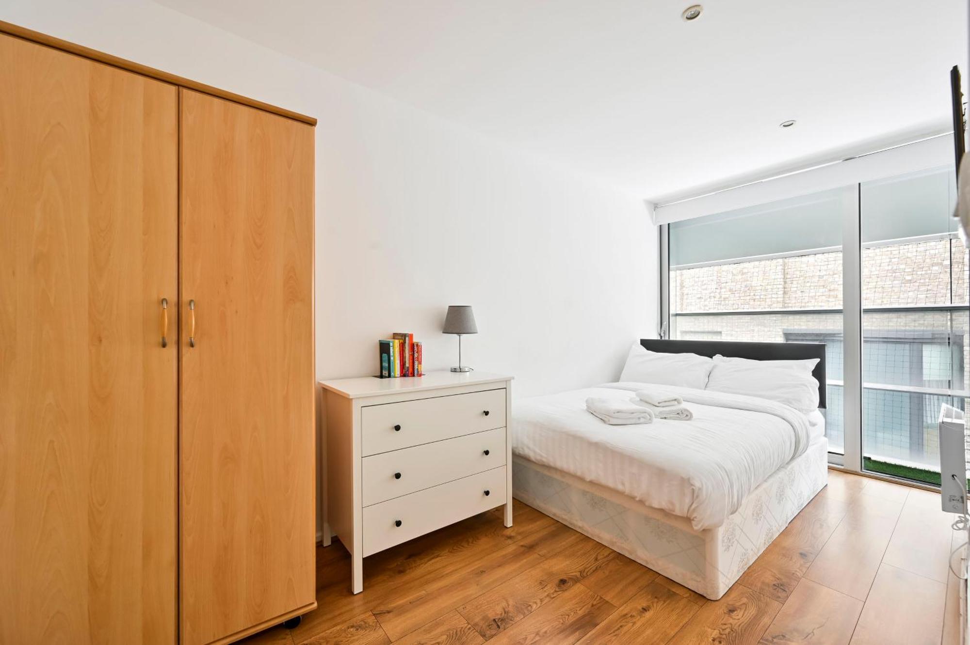 Lovely 2-bed, Sleeps 6, Near Stratford Station & Abba Voyage, London