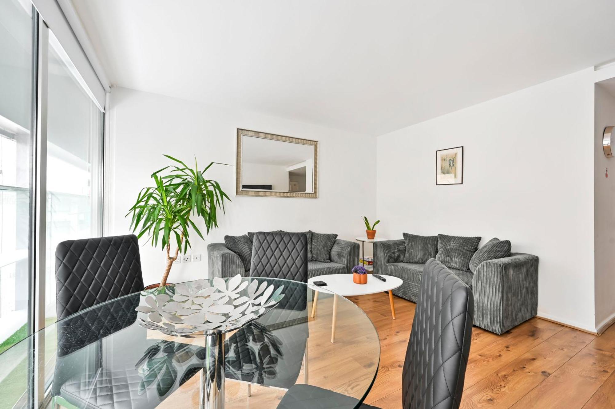Lovely 2-bed, Sleeps 6, Near Stratford Station & Abba Voyage, * London