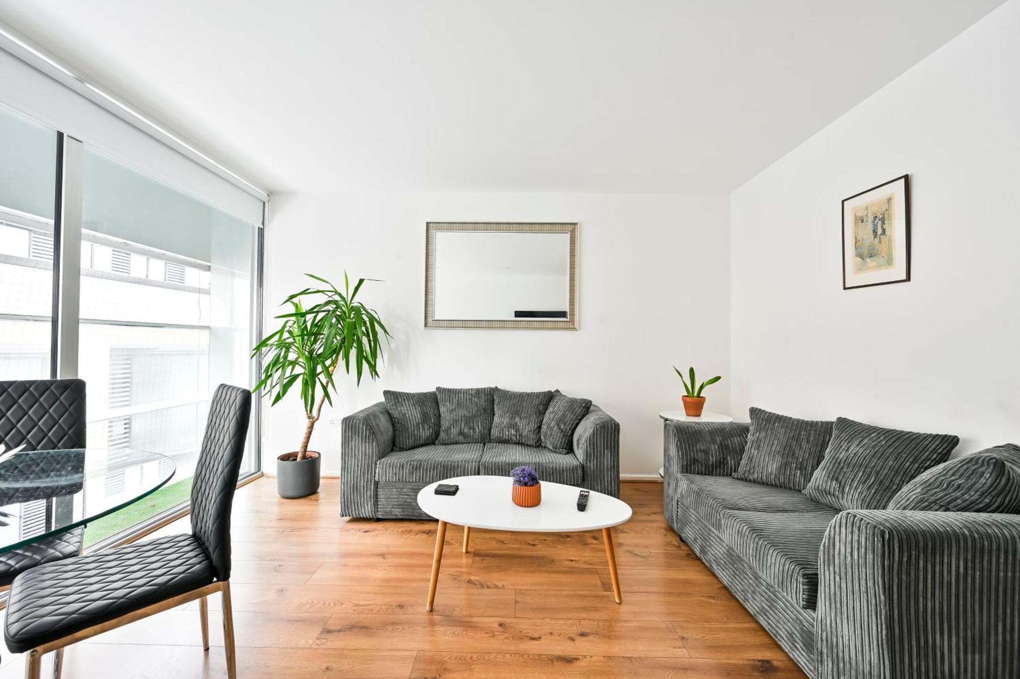 Apartment Lovely 2-bed, Sleeps 6, Near Stratford Station & Abba Voyage,