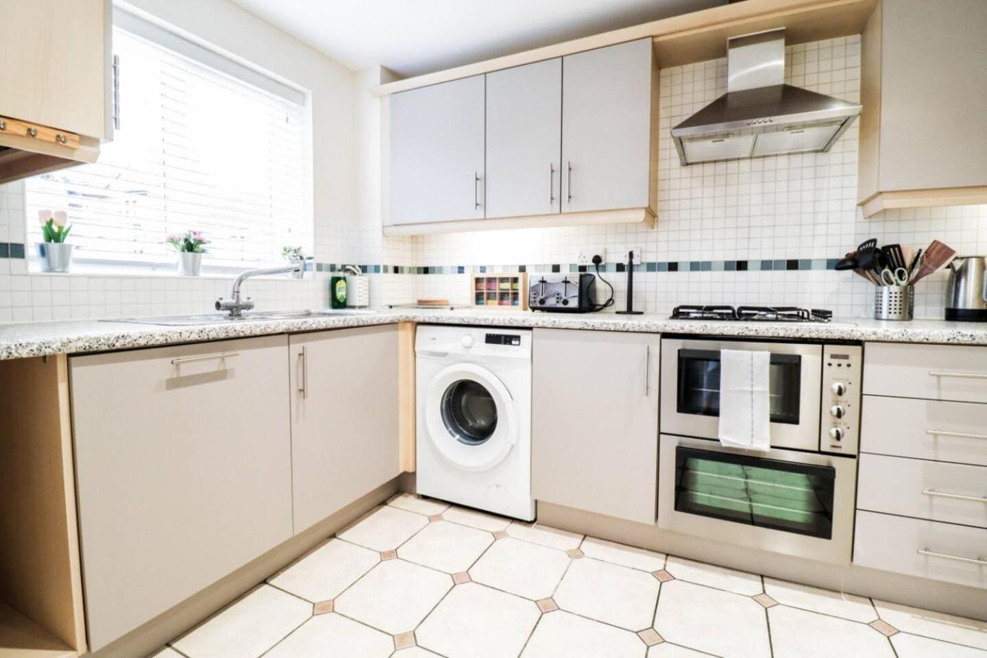 Holiday home 3br House With Parking Near Iron Pier Thames River