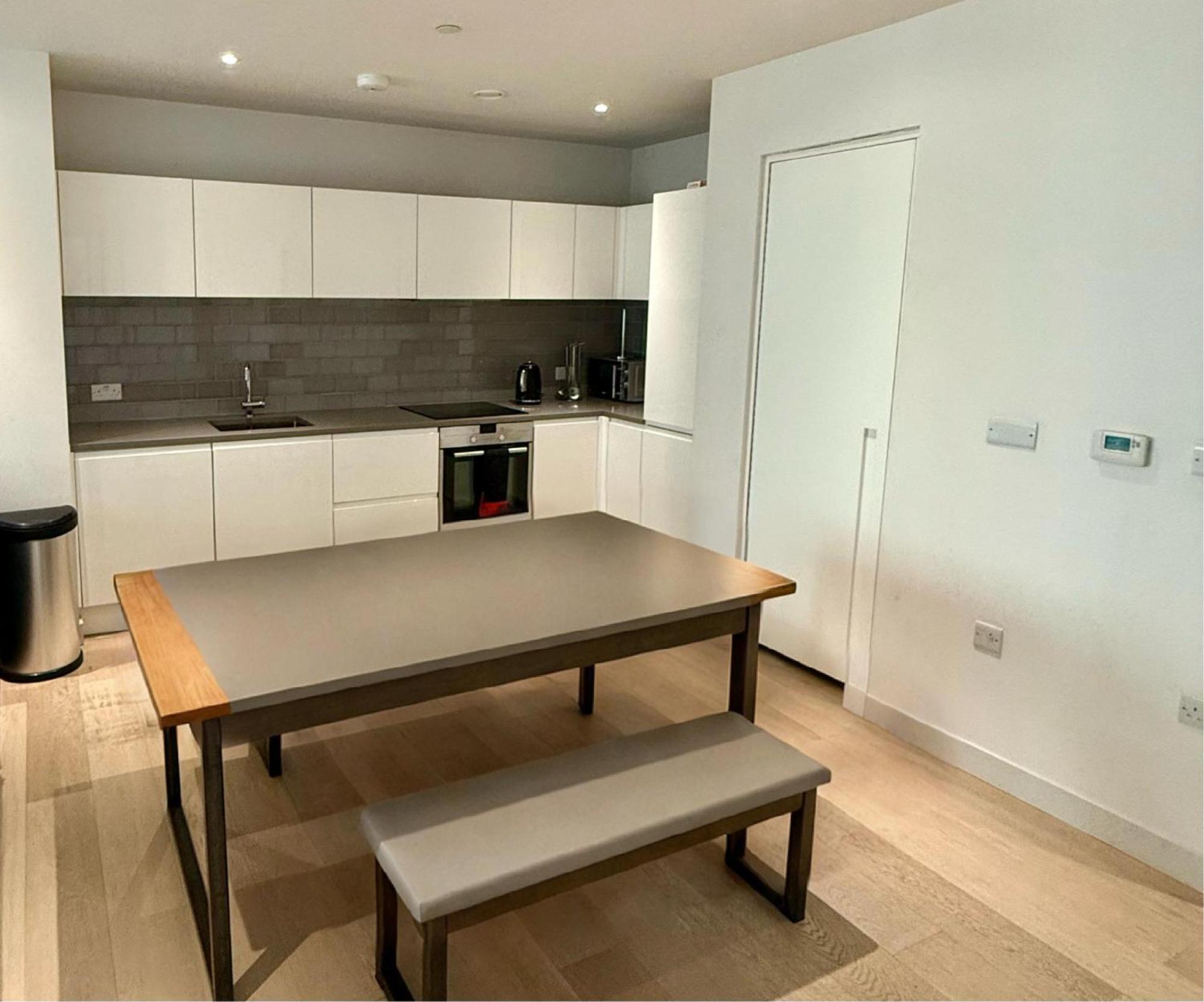 River View Balcony Spacious 1 Bed Xl Sofa & Tv Apartment