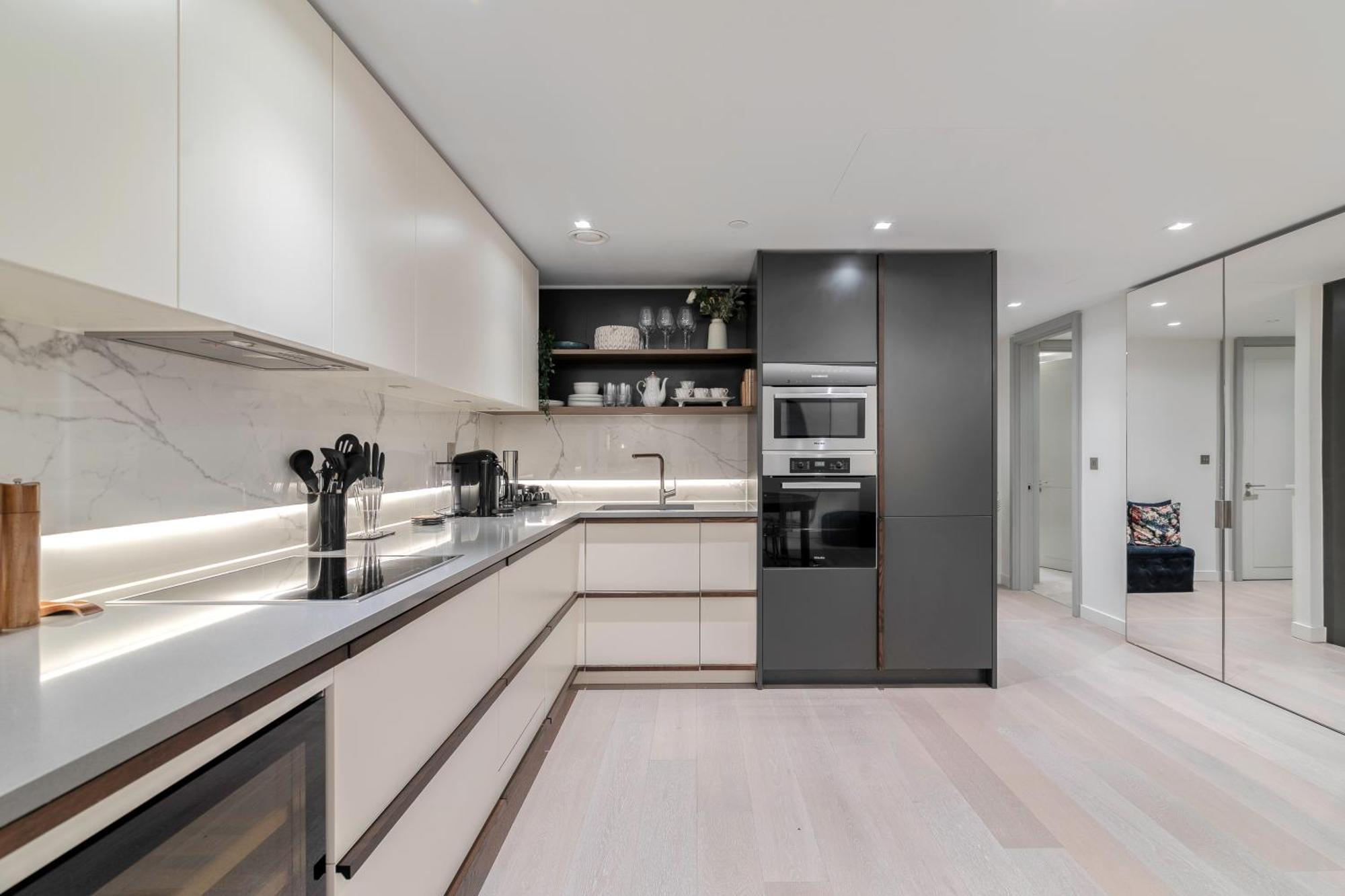 Luxury 2-bed Next To Hyde Park Apartment