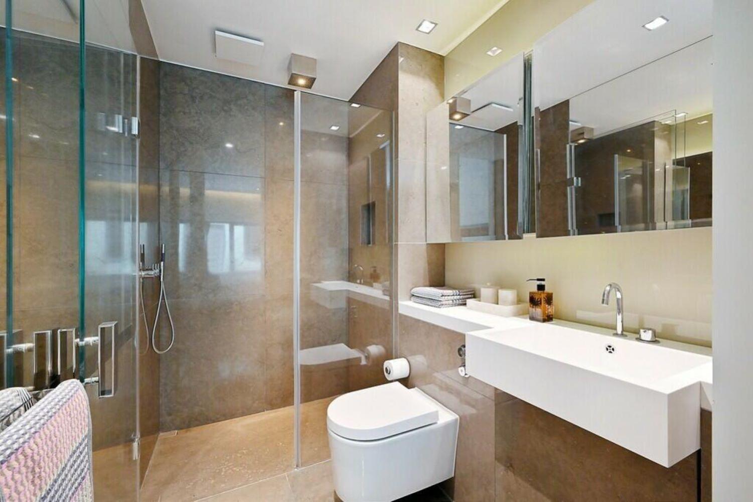4 Million Pound Mayfair Parklane Large Luxury Sleeps 6 120sqm London