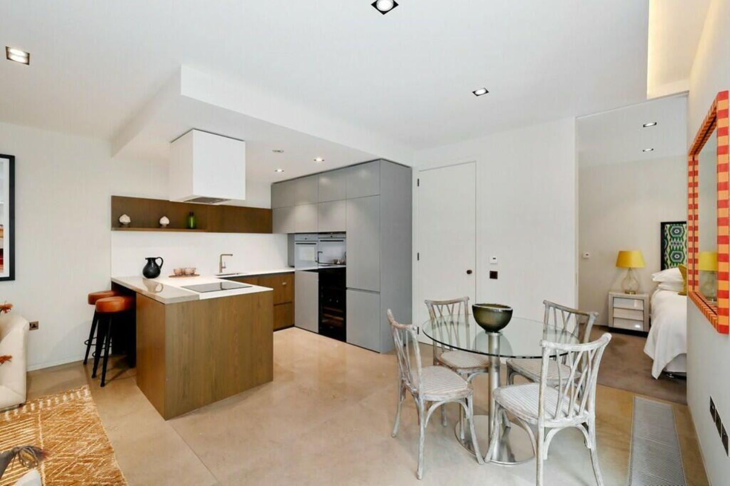 4 Million Pound Mayfair Parklane Large Luxury Sleeps 6 120sqm