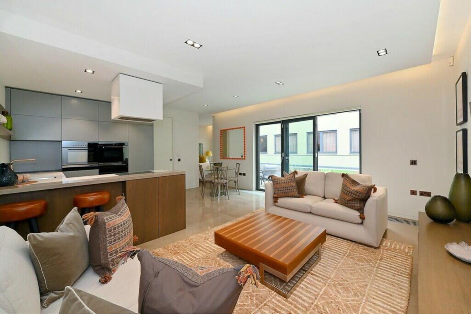 4 Million Pound Mayfair Parklane Large Luxury Sleeps 6 120sqm
