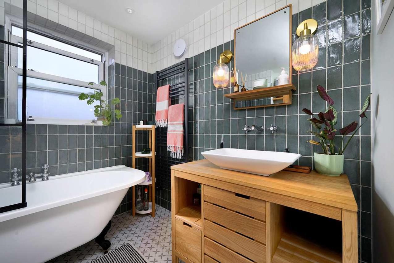 Charming & Modern House In Holiday home *