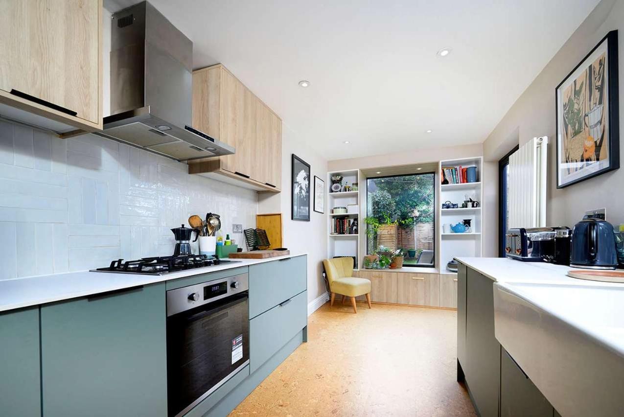 Charming & Modern House In London