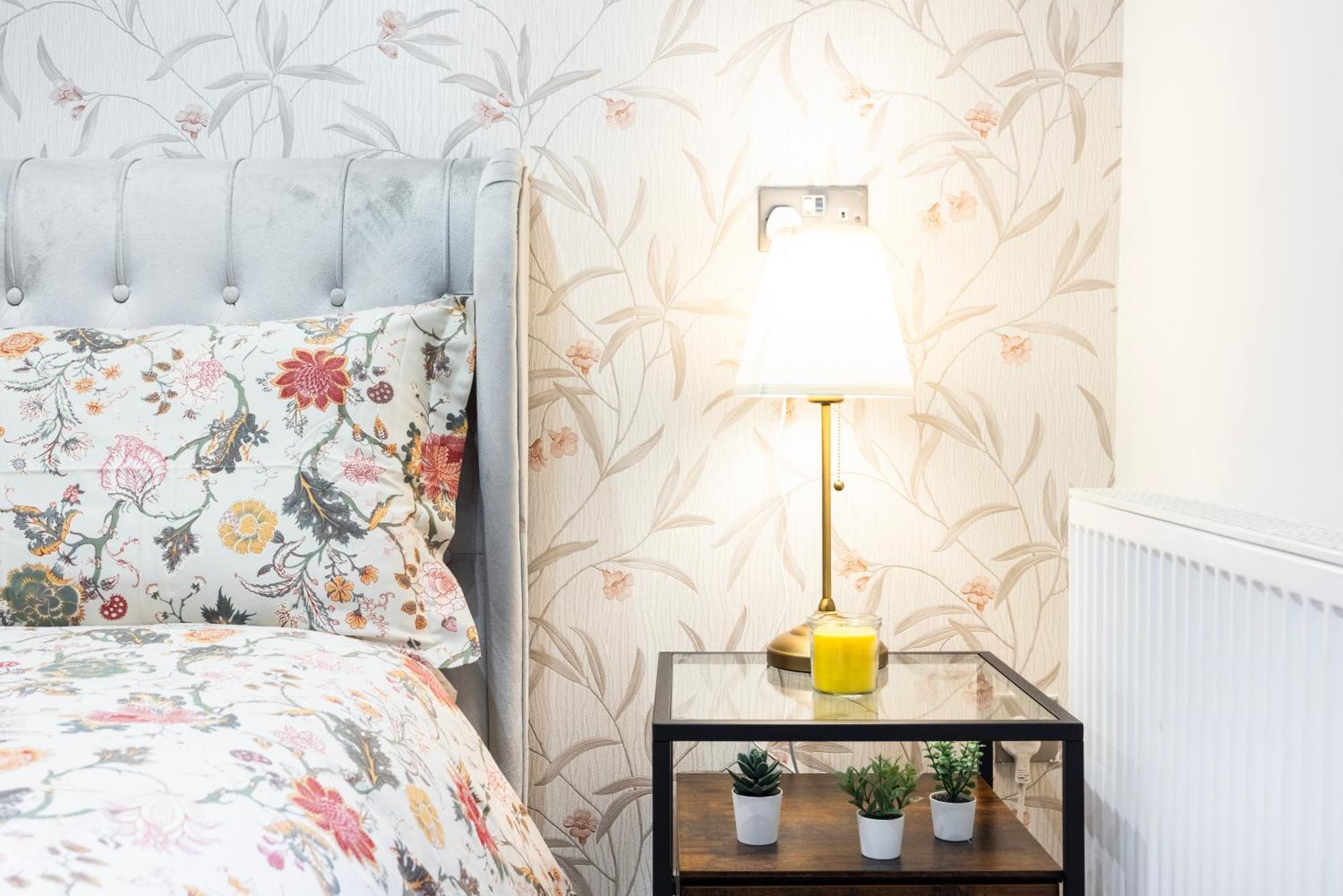 Apartment 3 Bedroom By River Thames