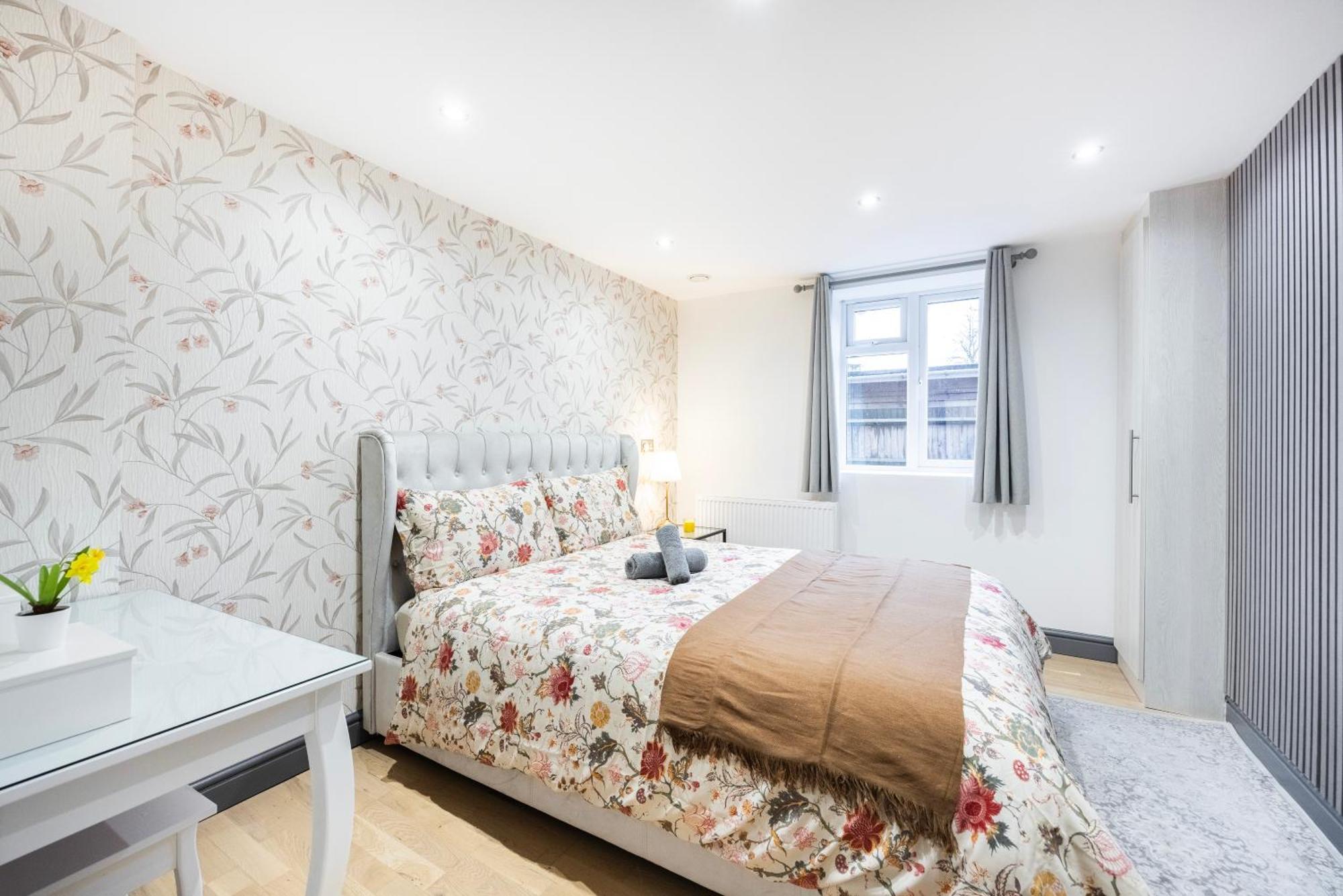 3 Bedroom By River Thames