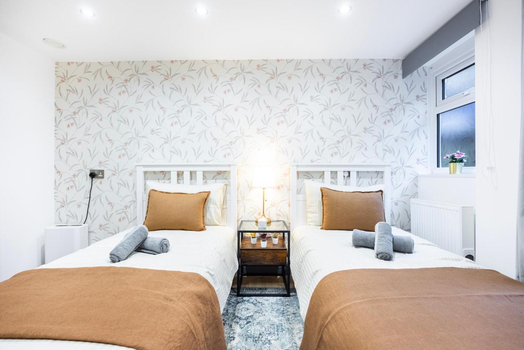 Apartment 3 Bedroom By River Thames